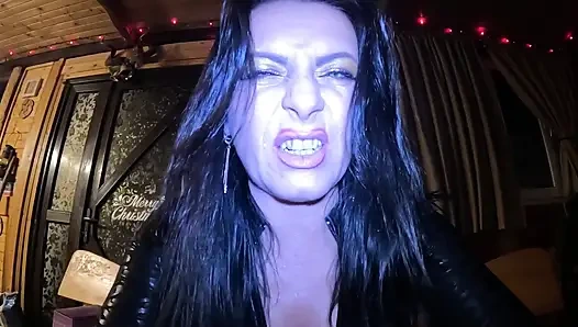 Доминирование инструкции по вампира - гоняющие шлепки, плевок и покорность