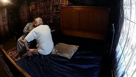 Bagian 6:- Lanista Bear menghukum Tawseman dengan taws dan mengajarkan cara menggunakan tawse.