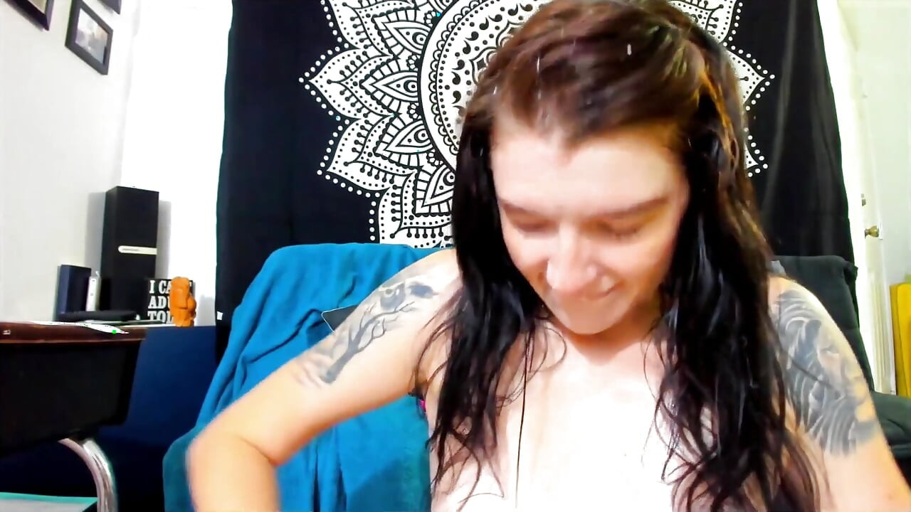 Ovulating Girl Makes a Creamy Mess