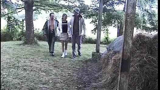 Mature Brunette Dripping Wet in Outdoor Hardcore Romp