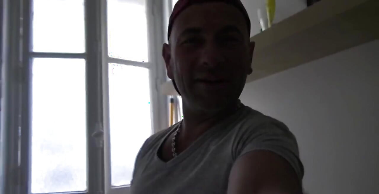 法国荡妇vincent被我的 xxl 鸡巴操在 jockstrap 中生