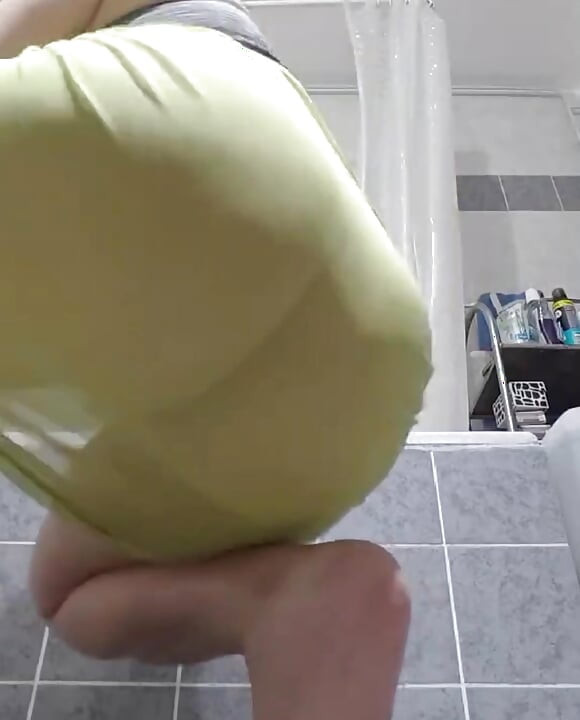 Horny Big Ass Babe Twerking
