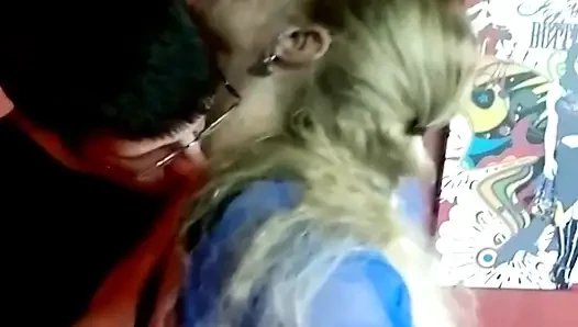 Французскую блондинку-пуму с большими сиськами жестко трахают