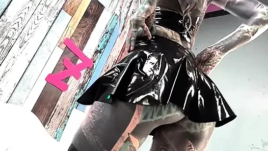 Латекс и Власть играет BTS Хаос, пока мы стараемся не сломать комбинезон