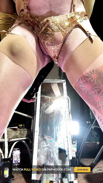 Sissy Jebe Dildo Dok Je Tvrda Kao Kamen