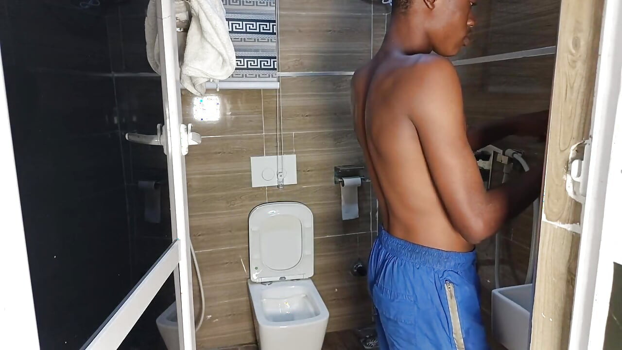 Caught the Little Slutt Showering