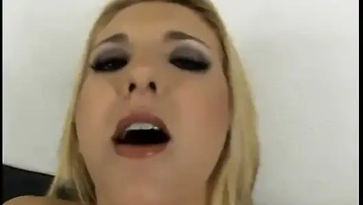 Randy lutscht schwanz, blonde schlampe nimmt schwanz in ihre nasse fotze