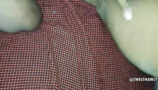 Cewek itu bikin lubang pantatnya menganga lebar supaya seks analnya lancar. Salah satu seks anal terbaik yang aku entot bulan ini
