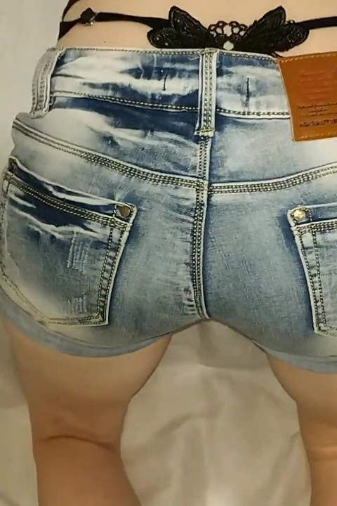 그녀는 그의 모든 정액을 필요로 ... 딥 인사이드와 섹시한 란제리의 또 다른 하나