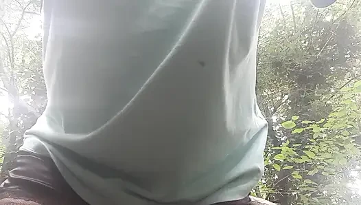 Ağaçlarda neredeyse çıplak