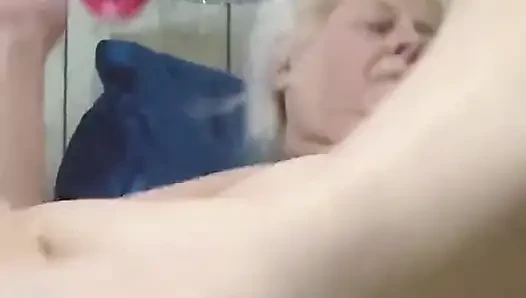 Es ist sein erstes mal beim ficken, lass diese ausgebildete hure ihn dazu bringen, mehr hure mehr