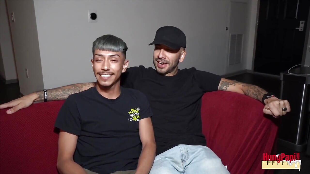Tag Team Gay Grupni Seks Flip Fuck Sirovi Veliki Kurac Latino Twink