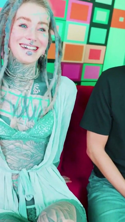 Alt rebel đĩ thử vai con cu to trắng - đút sâu vào atm | Đoạn video ngắn 1