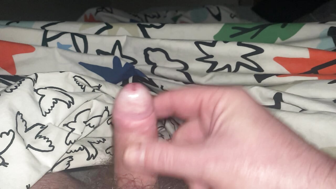 Two fingers handjob with cumshot while watching porn