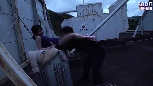 Поднятый толчок безумие с гладкой тугой красоткой жестко подпрыгивает в жирной выставленной игре - Ep-4