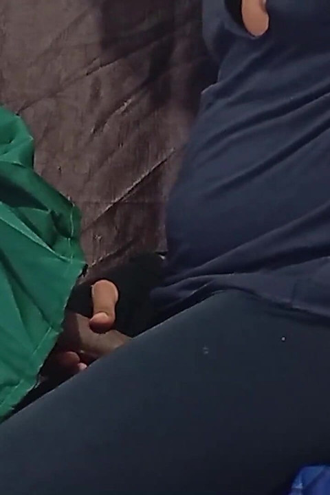 Mala ljubavnica stoji u psećoj pozi