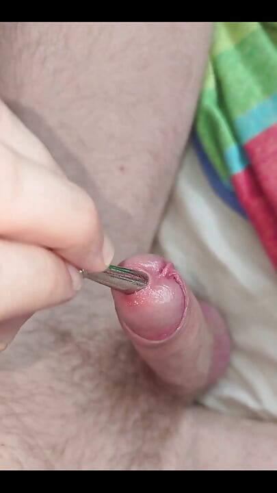 큰 두꺼운 크림 같은 정액 샷으로 8mm 자지 플러그 내 발정난 즐길 수