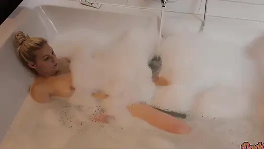 Kendimi gerçekten azgın sikiyorum ich mach mich so richtig fertig
