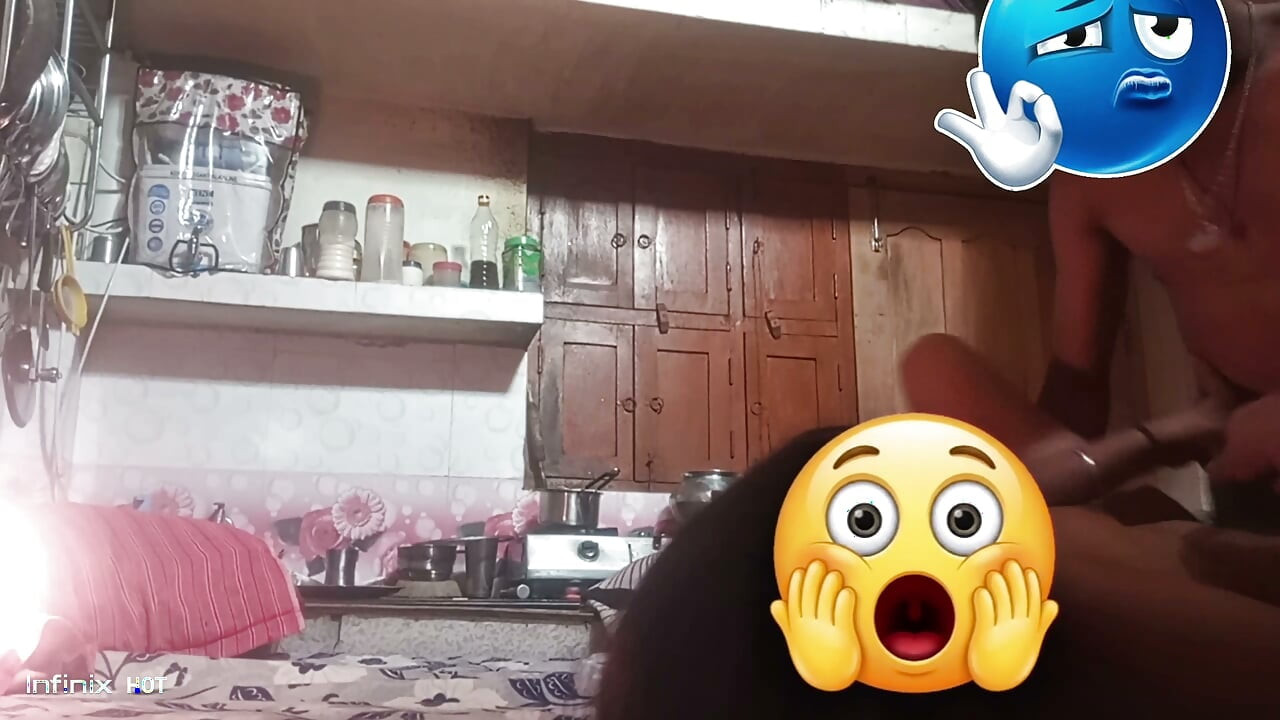 Cuplu în bucătărie