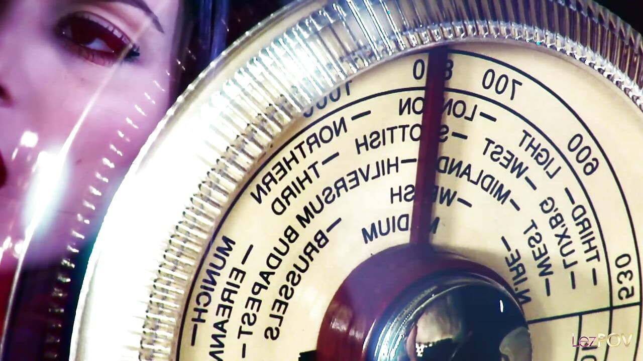 Ylpeä lesbohenki on villi näiden hurmaavien naisten keskuudessa, kun he nauttivat isosta perseestä