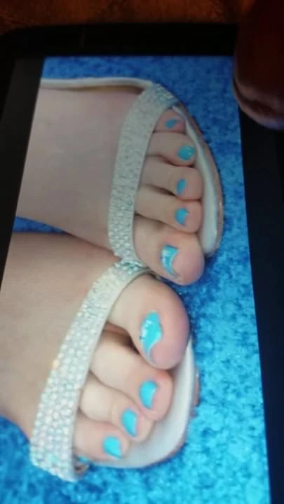 Laura Marano Feet tribute