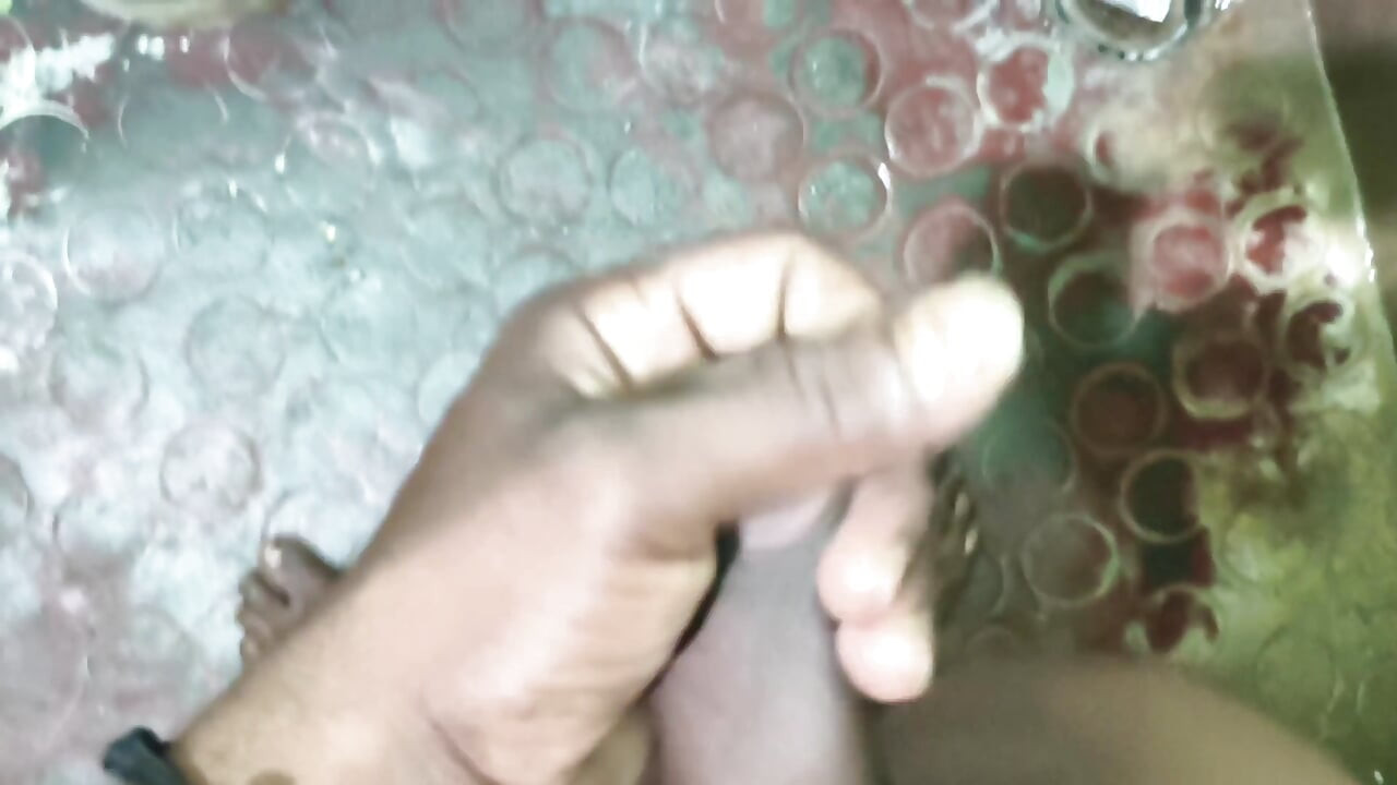 Aku lagi asik sama temanku malam ini!
