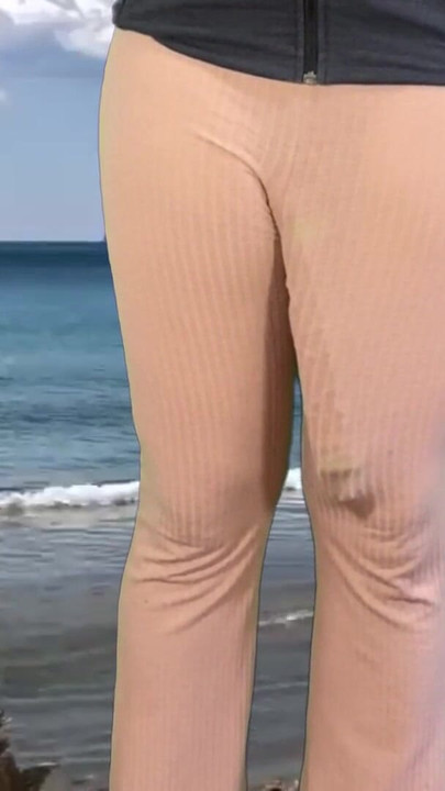 Snažan trenutak iz "Ogroman kurac shemale sperma na plaži"