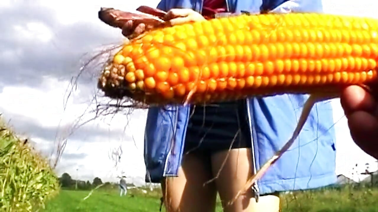 Massive Corn Cob Stretching Gaping Pussy Wide Open Outdoors