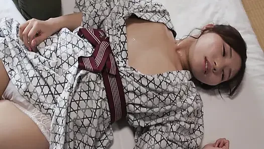 A110G01 A beautiful mature woman who falls into abnormal sweet pleasure at a certain hot spring inn!
