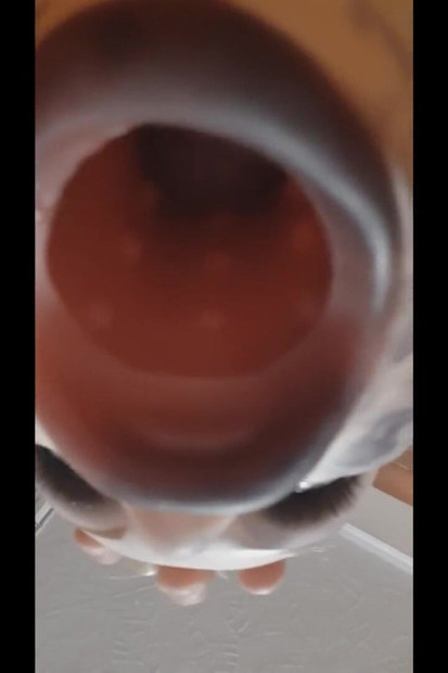 通过她的嘴射精