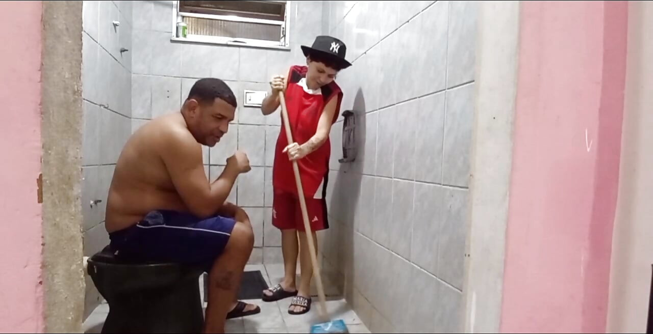 I put the shoe to suck in the bathroom