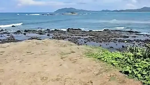 Amber lagi asik nyepong kontolku di cliffside