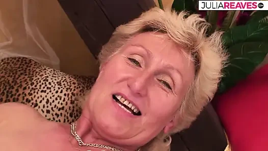 Alte oma mit dicken titten und heißem körper liebt es, schwänze zu lutschen und zu ficken