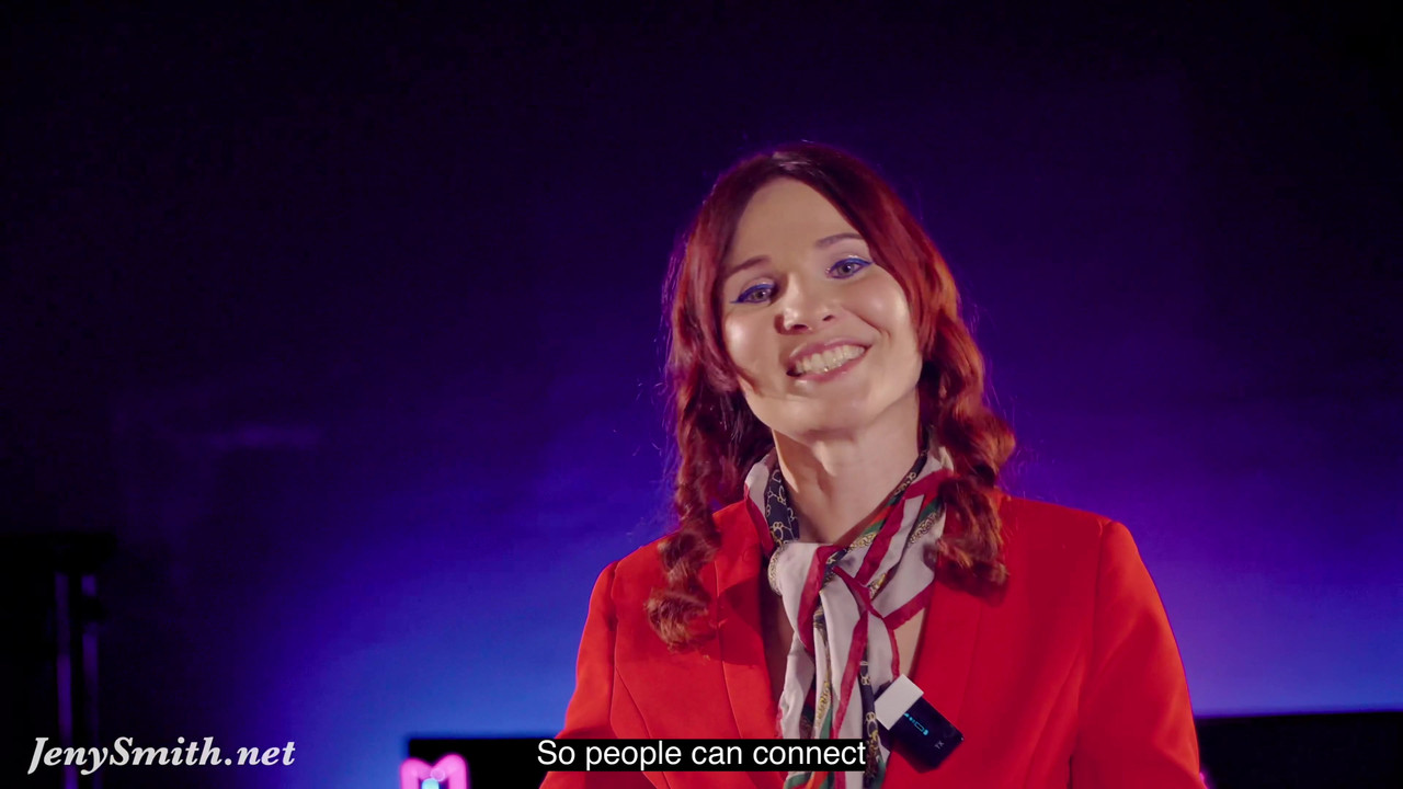 治疗不安全：她在中途脱衣服