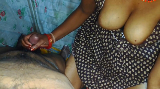 Bhabhi ne devar ka muth mar ke lund apne kali chut me dal diya.indian desi village aunty ki hard but ki chudai.xxx hindi sex vdo