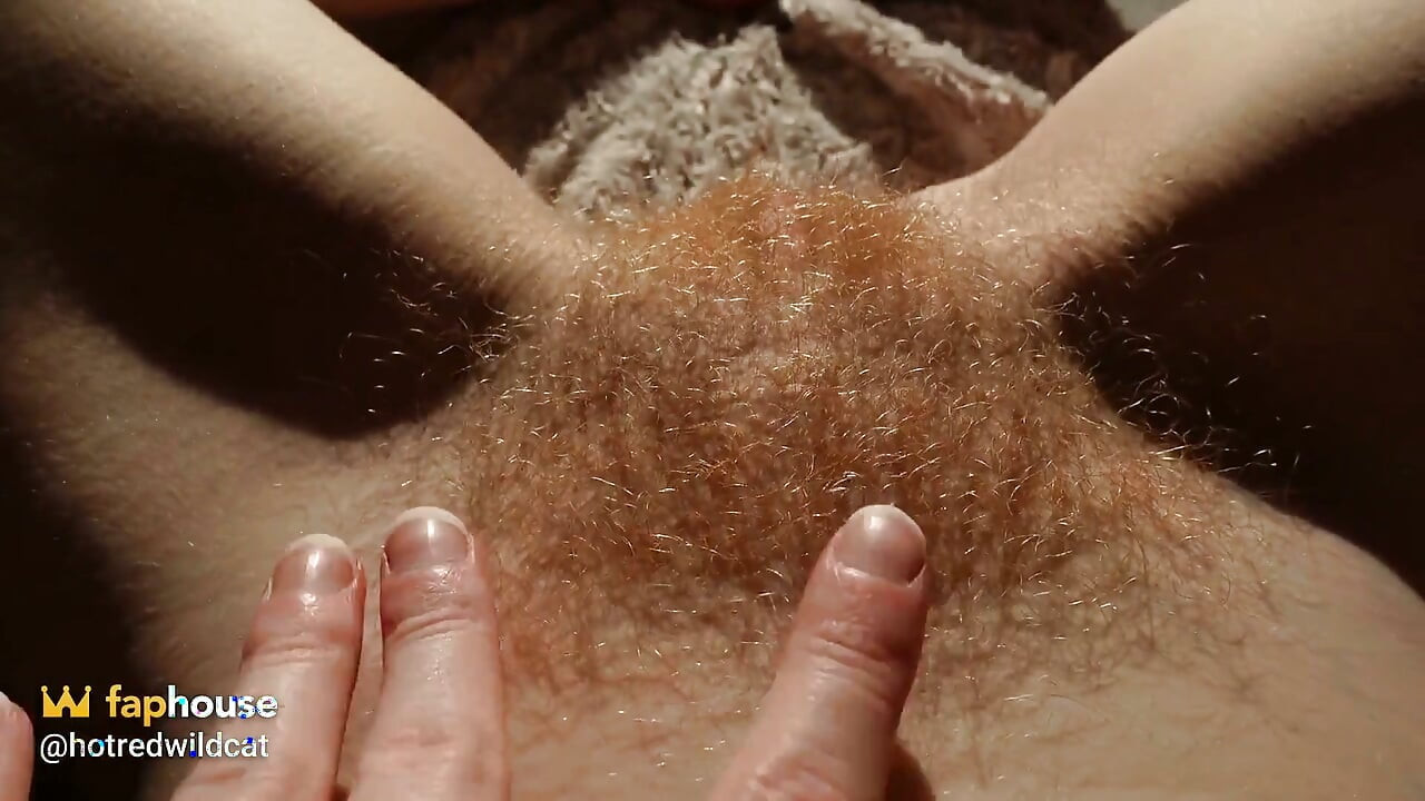 Mostrándote Mi Peludo Coño Pelirrojado En Primer Plano