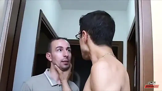 Sie haben spaß im haus, wollen schwanz und muschi sie verschlingen