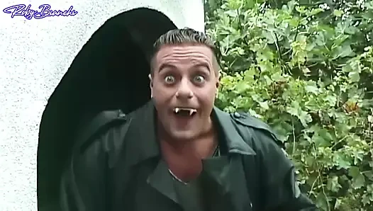 Роберт Рибо трахает удивительную блондинку Nomi в задницу