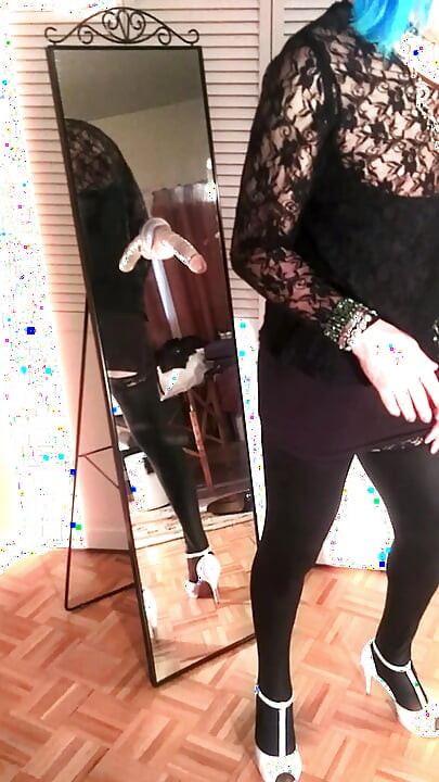 Kandi Gets On Her Knees & Sucks Dick!