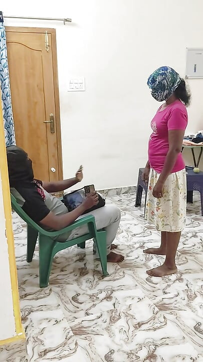 Låneinsamlingsagent knullar den oskyldiga husfrun