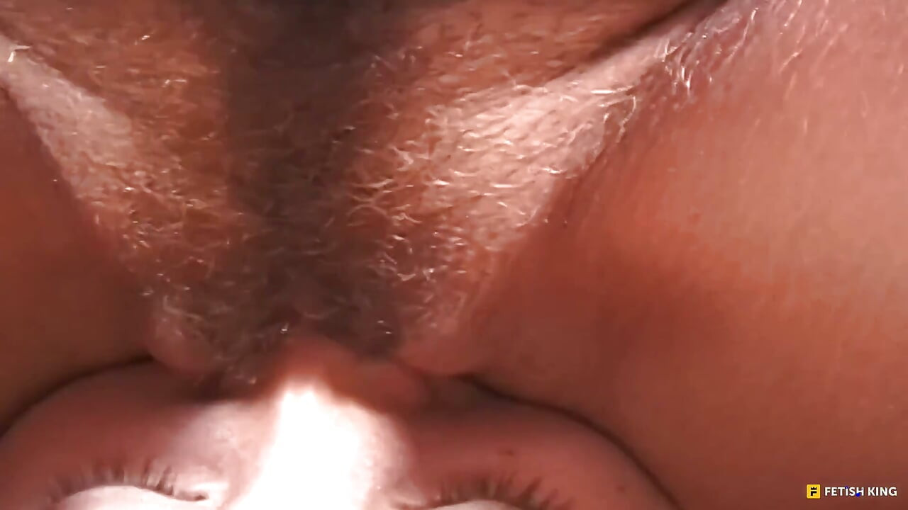 Aku Akan Menutup Mulut Sialanmu dengan Pantat Seksi Ku! Facesitting Lesbian Domination Top Girls