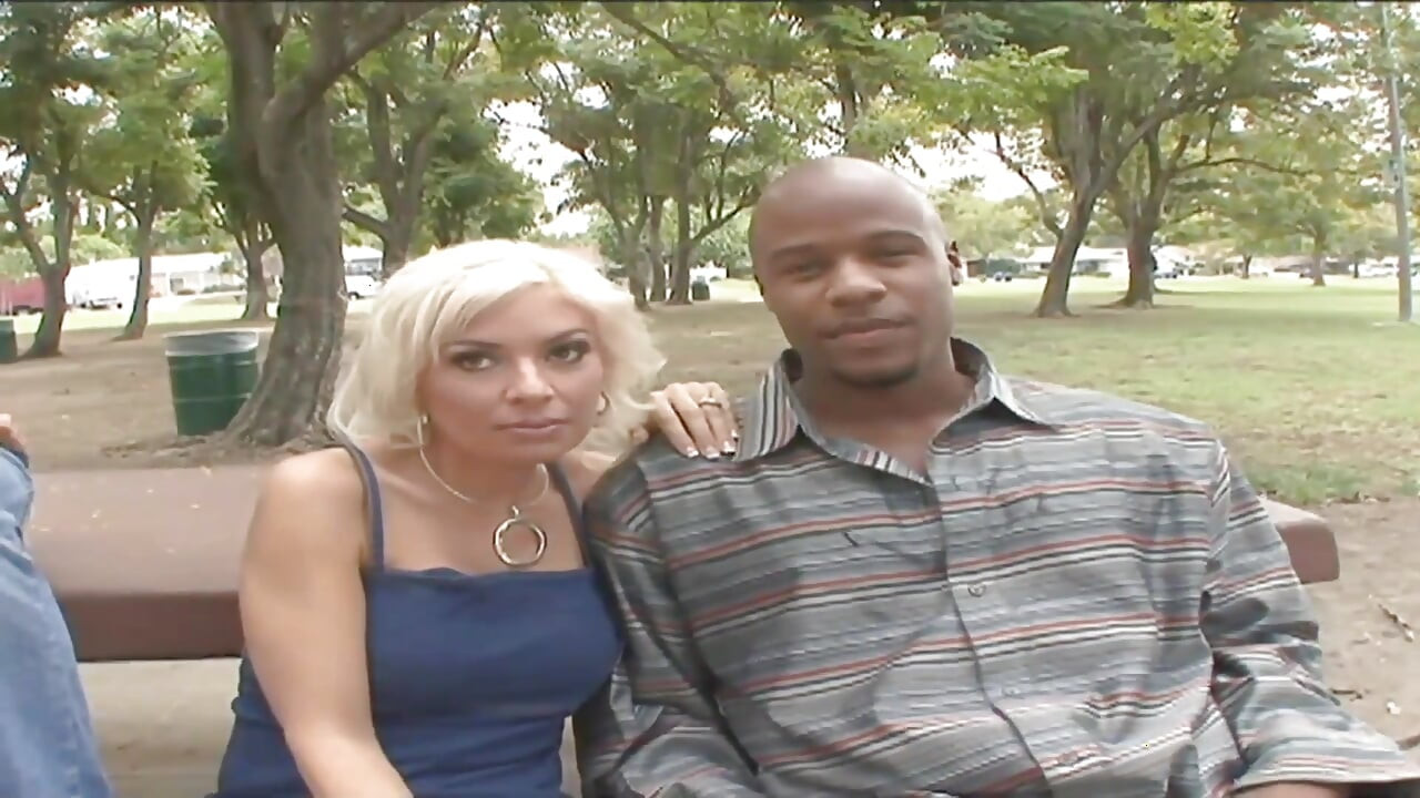 Horny MILF Lisa Lennox proves too much for stud