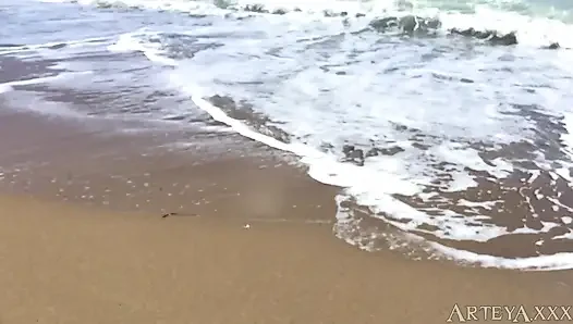 Сучка на пляже