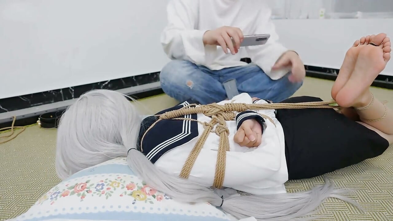 赤腳女友的裸足與搔癢腳部