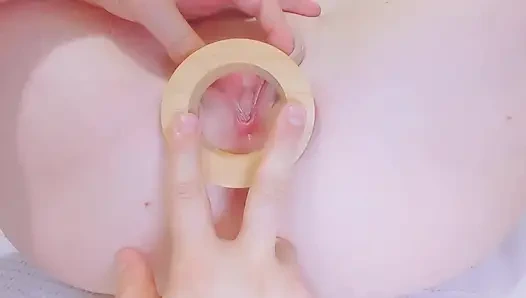 ihre jungfräulichkeit mit einem messring in ihrer muschi überprüfen