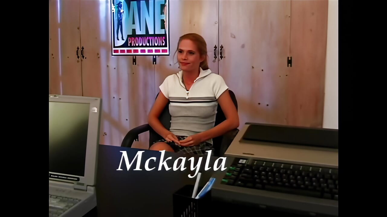 Mckayla: Baise-moi Fort Et Jouis Sur Mes Petits Seins