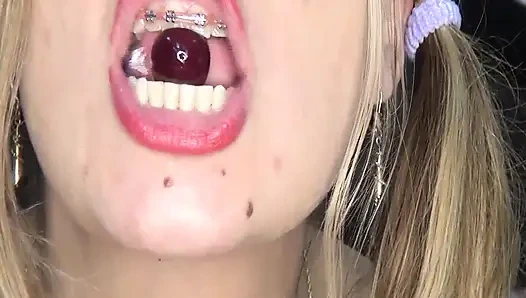 Super Kinky Show with Big Grapes