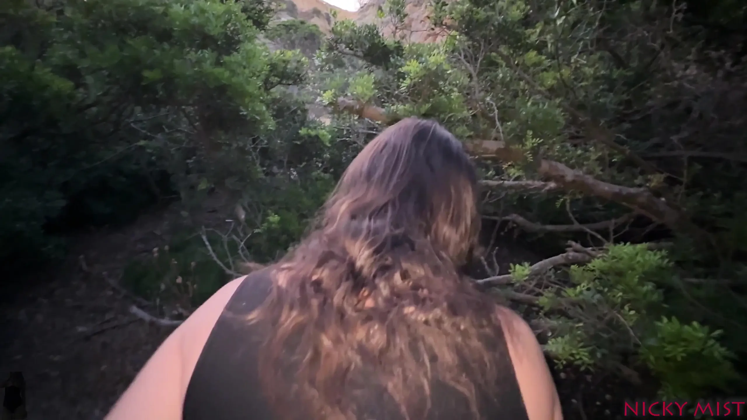 Svršavanje u mojim gaćicama sperma na pički amaterski video na otvorenom 4 k