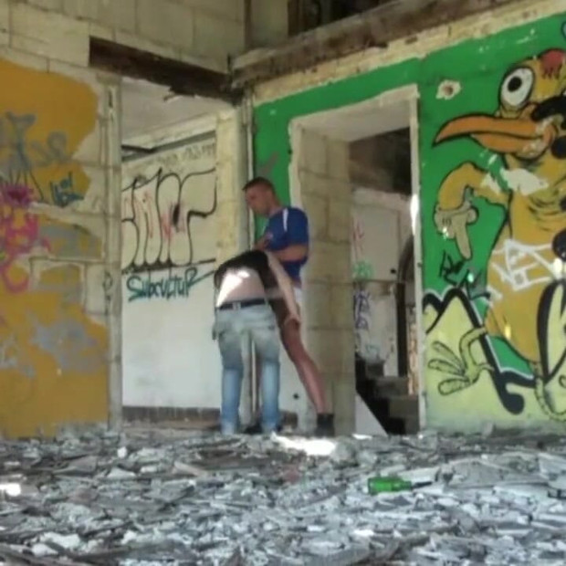 法国twwink在户外被乔丹福克斯粗暴性交