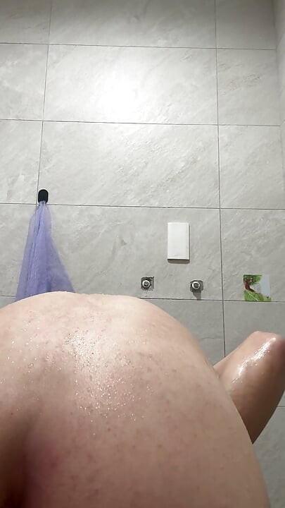 욕조에서 자위하기
